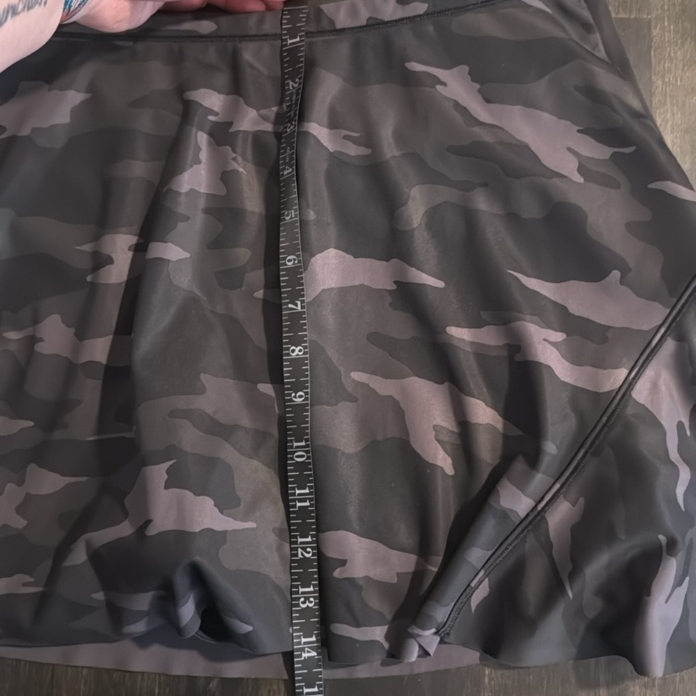 Athleta Dark Camo Match Point Skort 13.5 Size XL Activewear Pickleball Tennis - Picture 8 of 9